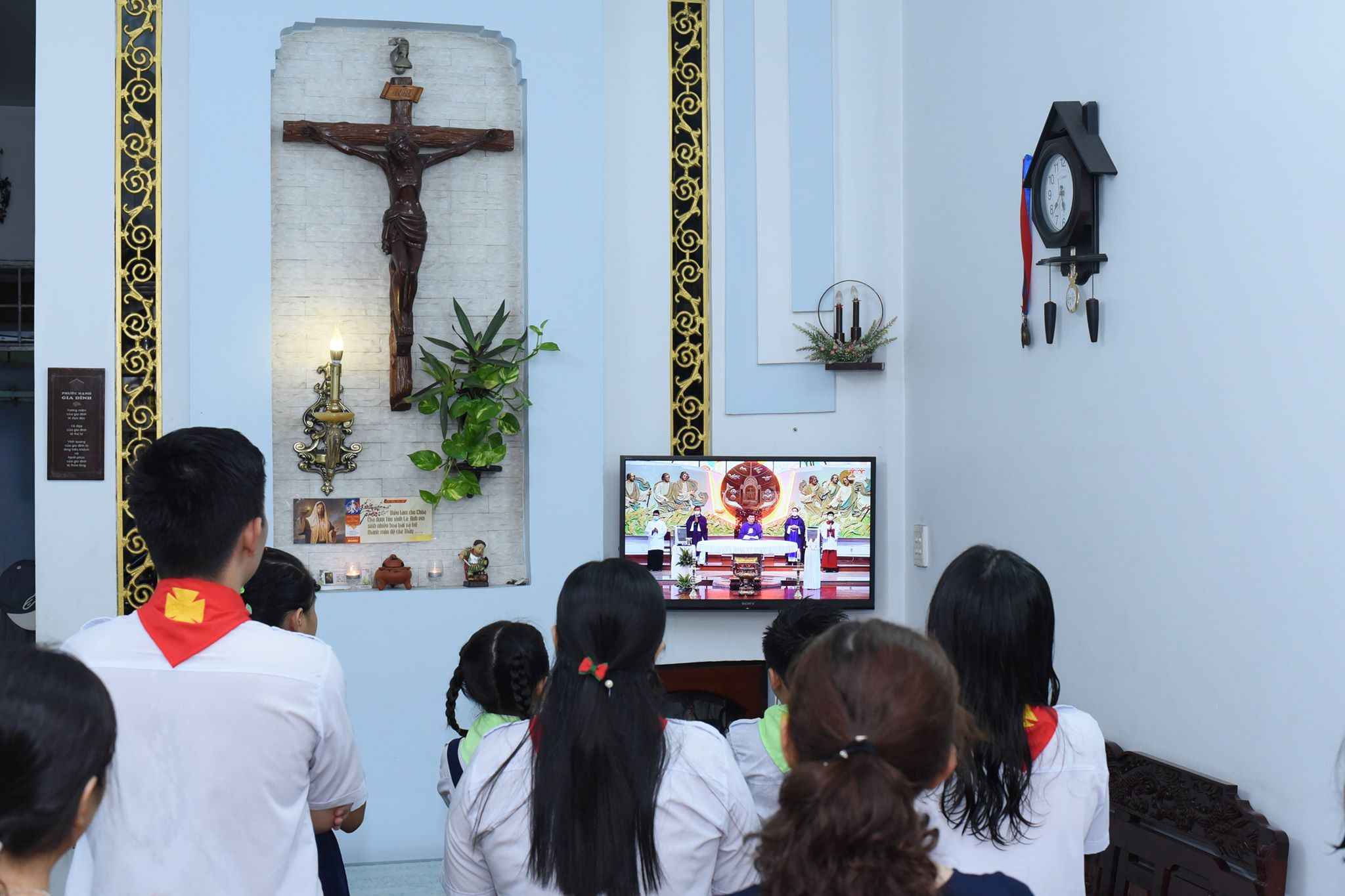 Thánh lễ trực tuyến trong trường hợp mưa gió